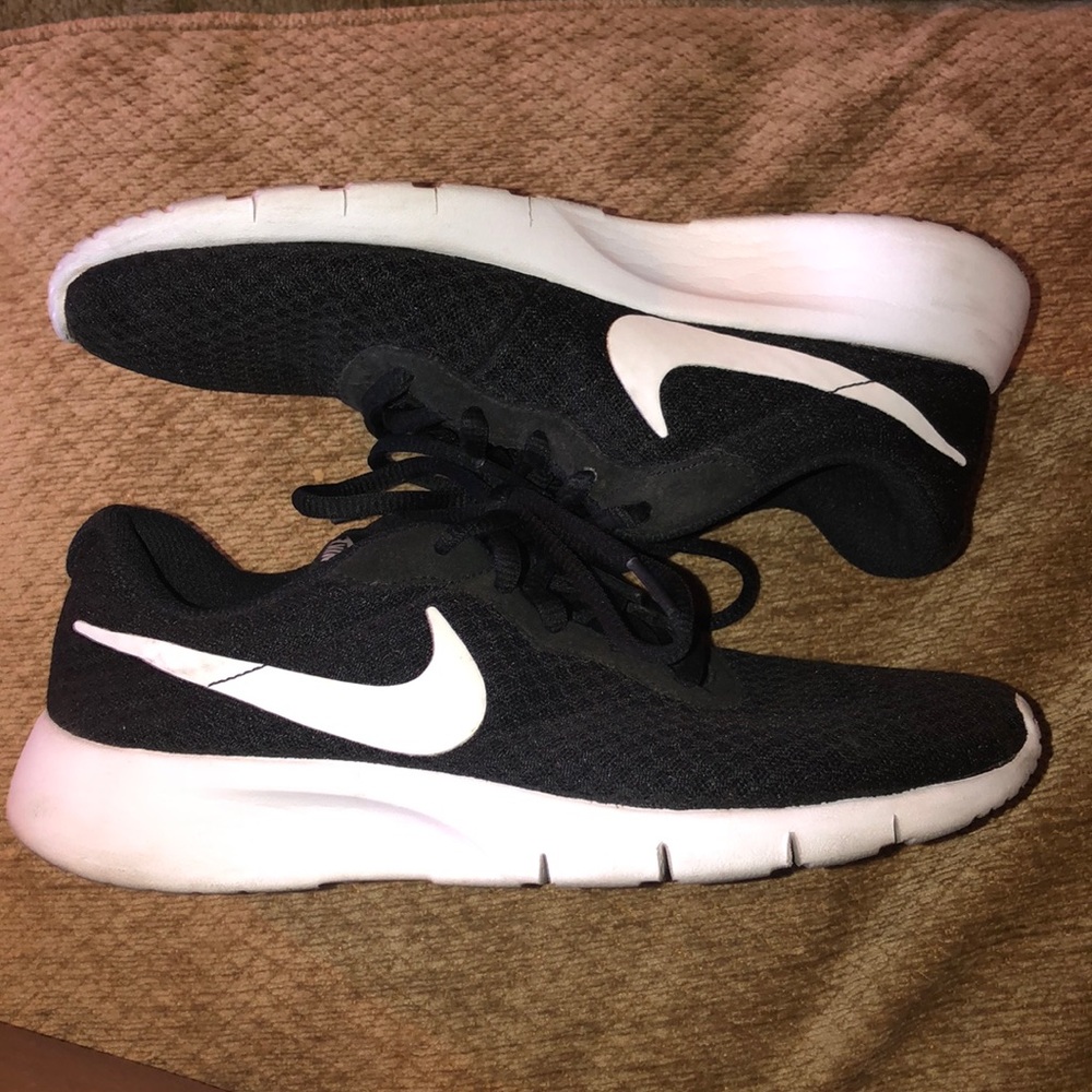 Nike Tanjun youth sneakers